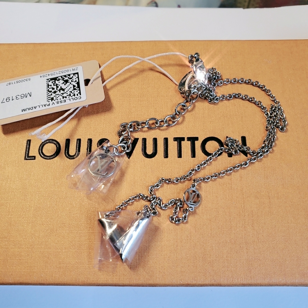 Sold out. Louis Vuitton Necklaces